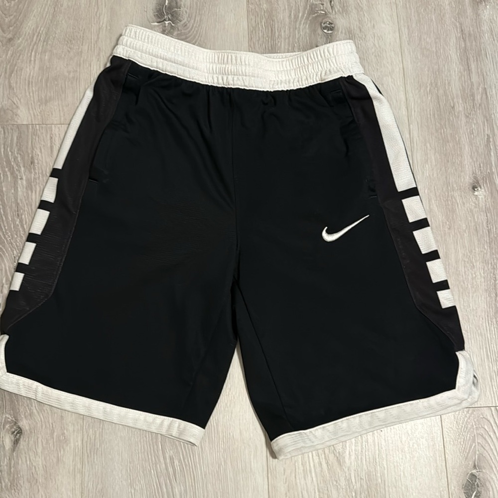 Boys Nike basketball - size large